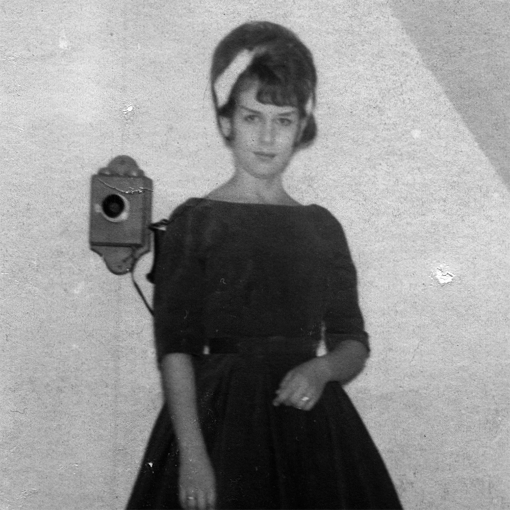 Artificial Intelligence photo restoration - London Image Scanning