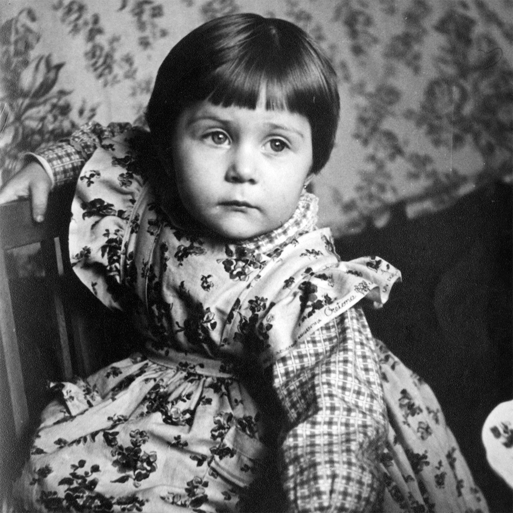 Artificial Intelligence photo restoration - London Image Scanning